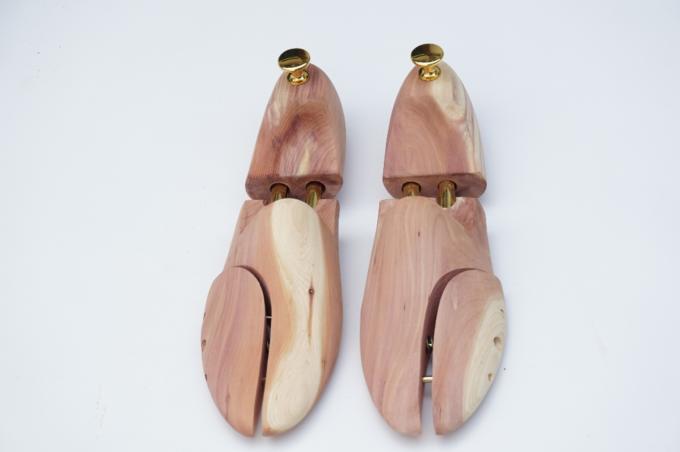 Shoe tree - cây giữ form giày gỗ tuyết tùng Shoe tree - cây giữ form giày gỗ tuyết tùng